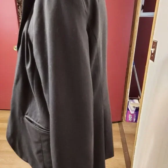 Liz Claiborne 12 EX cond pit to pit 19 1/2 length 25 Dark Grey - Picture 3 of 4